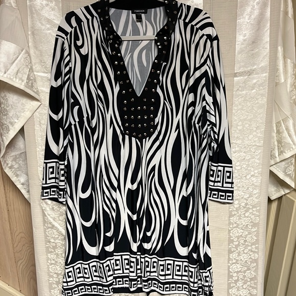 ? Tops - PULLOVER TUNIC TOP~ Short Dress Black/wht SIZE 3X